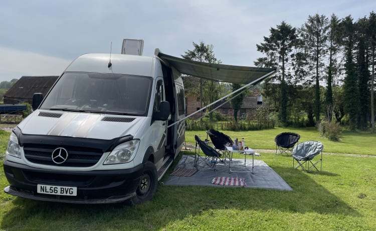 Vansie – Mercedes-Benz Sprinter Race Van Camper 5 Slaapplaatsen