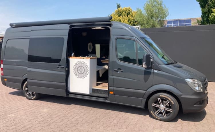 sfeervolle ruime 2 persoons mercedes camper bus, automaat.