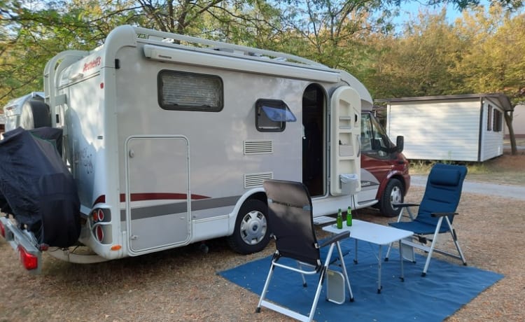 Compacte Dethleffs 2 persoons camper