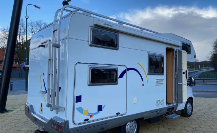 Swing – Een ruime Hymer Swing familie camper met stapelbed en toch compact!