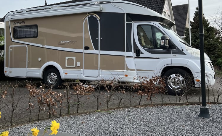 Esprit – 4p Dethleffs half-integraal camper uit 2014