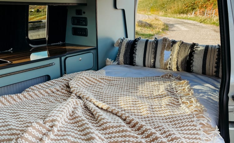 Duke – 4 berth Volkswagen campervan from 2015