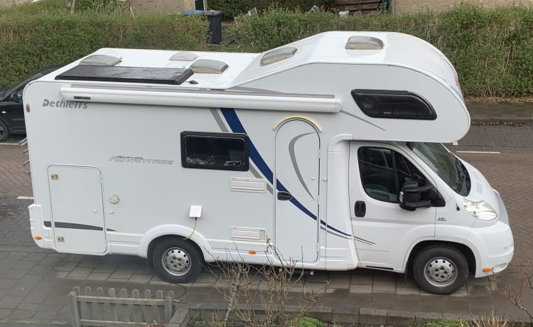 Dethleffs Advantage  – Camping-car 4 personnes avec lits superposés et climatisation de 2011