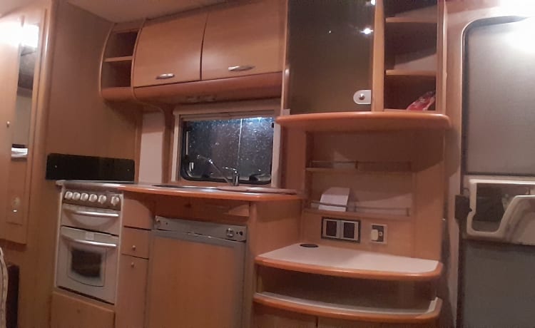 6 berth Swift semi-integrated from 2004