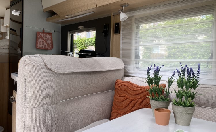 De luxe camper – 2 pers. Hymer Whiteline B600 with air conditioning semi-integrated from 2020