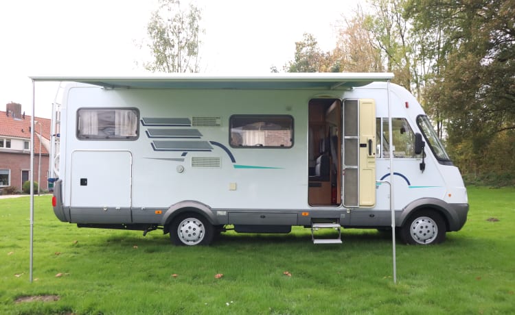 Hymer fiat 230  – 6 pers Hymer integrated uit 2000