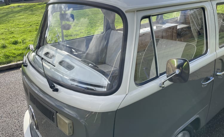 Dotty  – 2 berth Volkswagen campervan from 1972