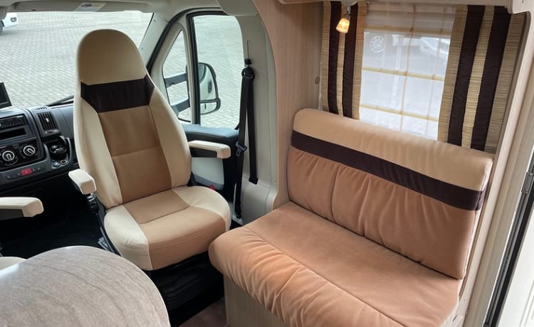 Luxe 2-pers. comfortabele camper, zorgeloos genieten !