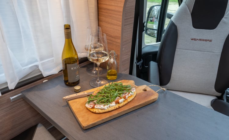 Compacte 2-persoons camper met TV, Airco, automaat en een superfijne indeling – Weinsberg Pepper - Mercedes Benz