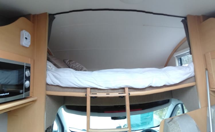 Nicky – Avventura e comfort in 'Nicky' il camper di lusso con 6 posti letto!