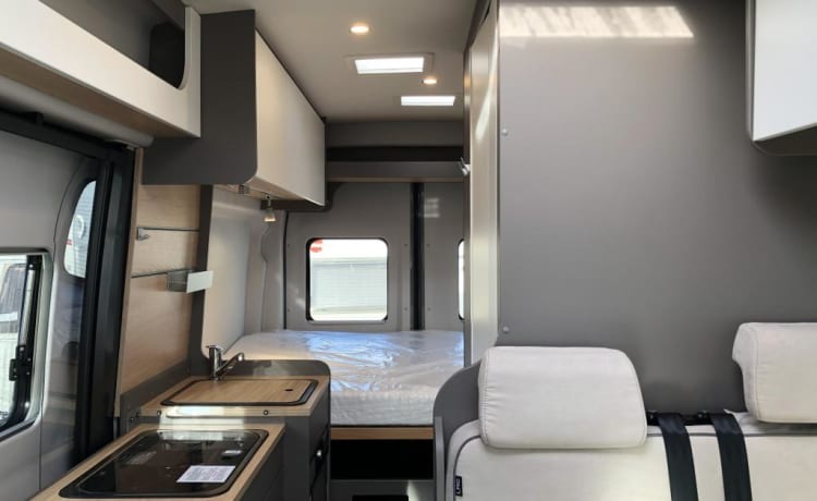 Nieuwe Camperbus Magnetic Grey – 2024 FORD LMC Innovan 590 camper van