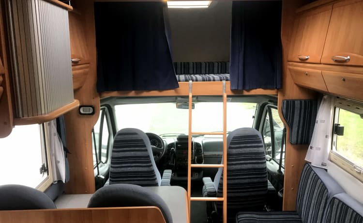 Bob – Camping-car spacieux et confortable avec climatisation + navigation pour famille