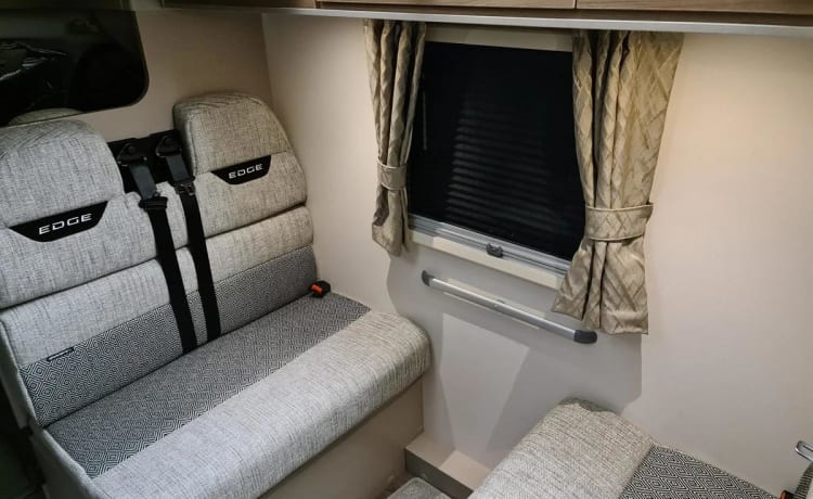 Ash – Luxuriöses 6-Bett-Wohnmobil, perfekt für Familienausflüge