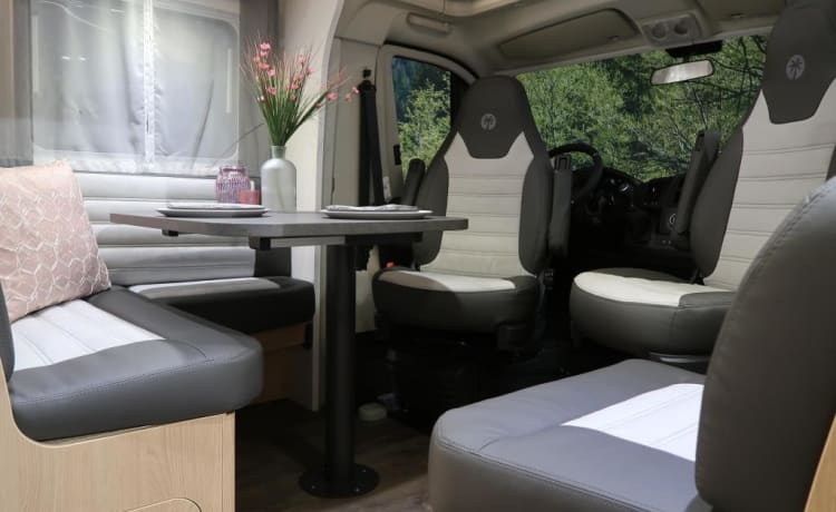 Billy – Hymer Carado with length beds, very suitable for tall people