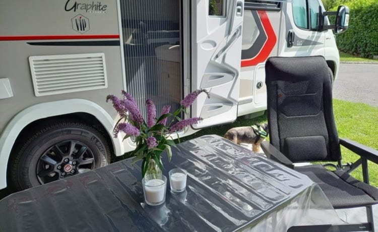 NEW - Luxury motorhome 2P to 4P