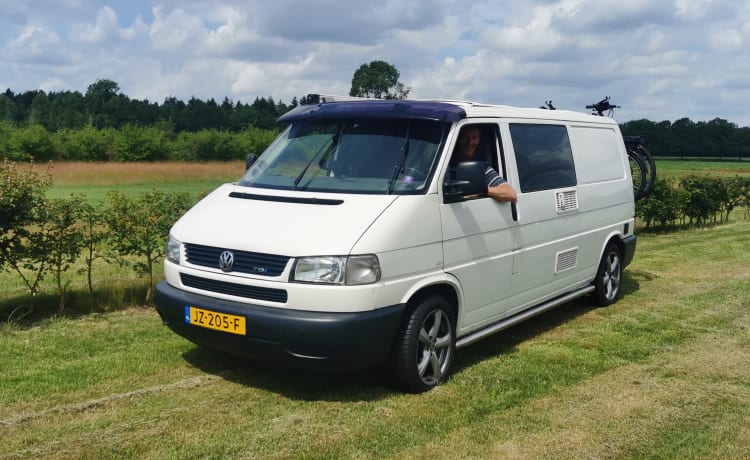 Spazioso VW T4, pronto a muoversi e autosufficiente! -> Recensioni a 5 stelle!