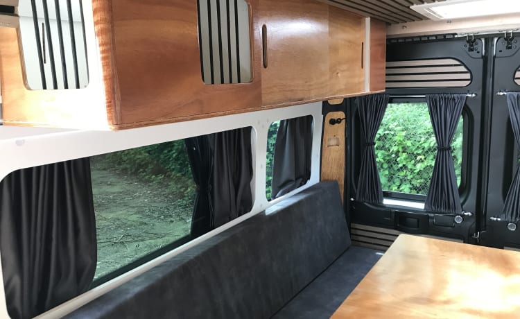 The Road Runner – 2p Citroën Jumper bus camper from 2016