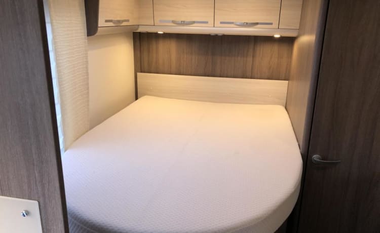 De Levensgenieters  – Complete Bürstner camper met Queensbed