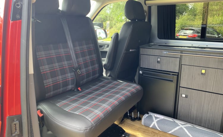 Poppy – 4 berth Volkswagen campervan from 2020