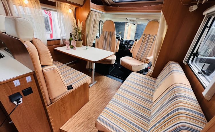 Making Memories! – Accogliente Hymer Carado completamente arredato 4 persone / Moto Euro 5