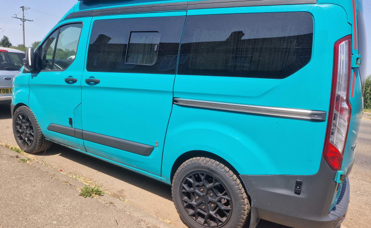 Saorsa – Ford Transit Custom Wohnmobil mit 2/3 Schlafplätzen