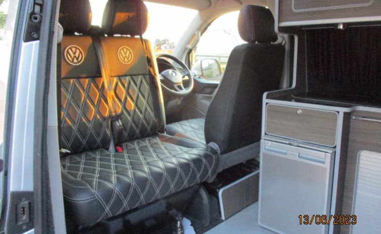 Pistol 2 – 4-persoons Volkswagen campervan uit 2016