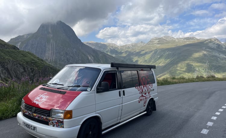 Chase the sunset – Volkswagen-Bus mit 3 Schlafplätzen aus dem Jahr 2000