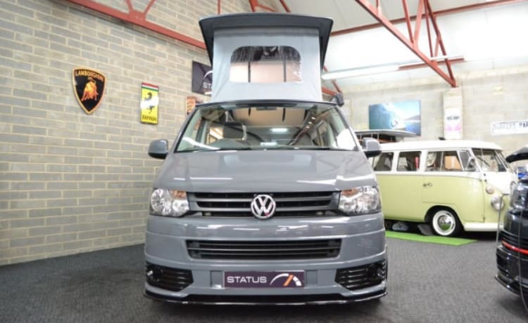 Luxe VW T5 Sportline Camper Van met 160w Zonnepaneel