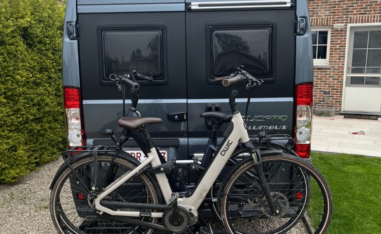 Leuke Camperbus automaat - 2 pers   - zeer goed uitgerust te huur 