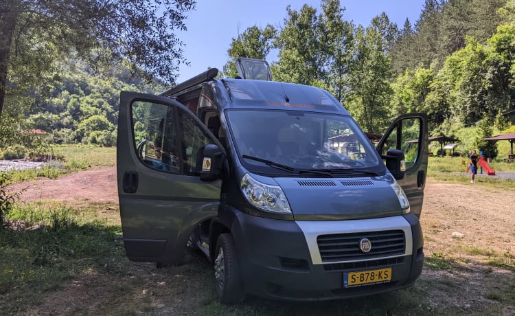 Weinsberg Bus camping-car de 6m pour 2 personnes