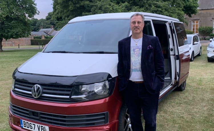 JARVIS – 4 berth Volkswagen bus from 2017