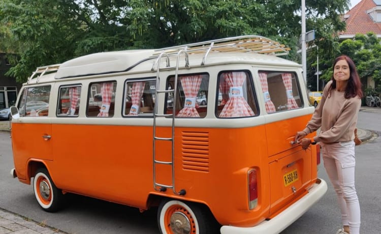 Bohemien – Retro Volkswagen T2 Wohnmobil: Erleben Sie das unvergessliche Abenteuer.