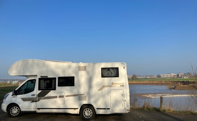 Bramper – Avontuurlijk reizen: huur onze 4-persoons camper!