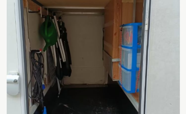 Nice 6-person alcove camper for rent