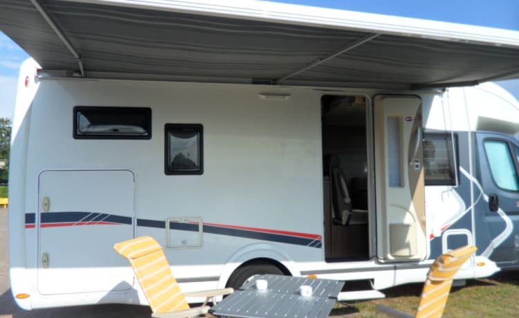 Beau camping-car familial de luxe Challenger Prium XG avec moteur puissant