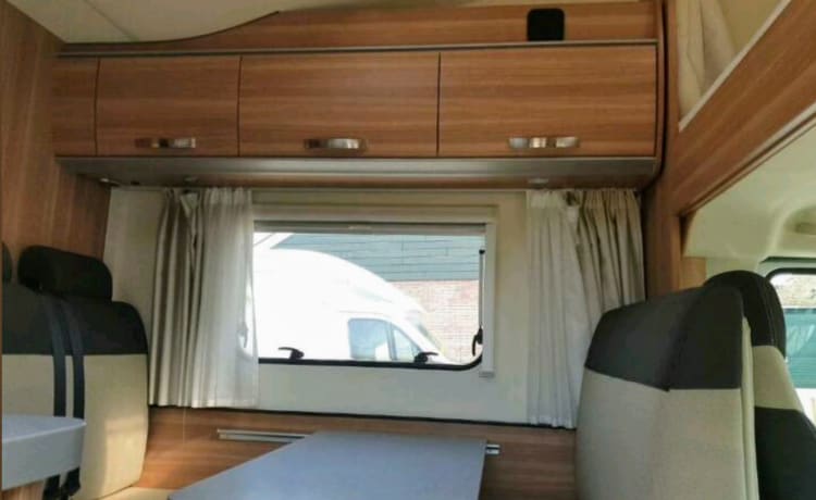 Cara  – Nice spacious alcove camper