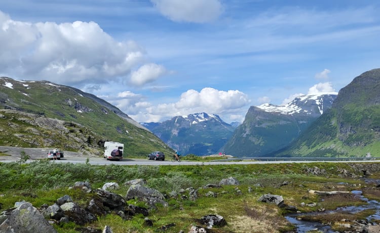 Geräumiger und komfortabler Familiencamper. 6p Chausson Alkoven von 2008