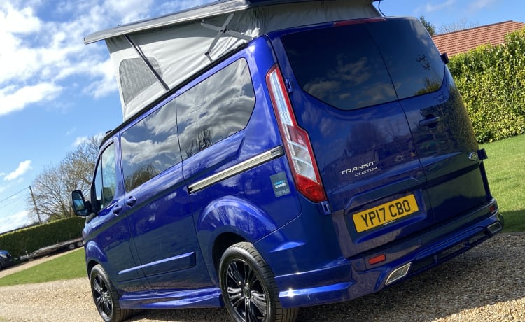 Luxury 4 Berth Pop Top with Isofix seats - Ford Transit Custom