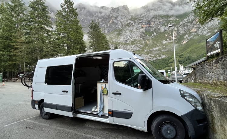 Schön umgebauter Bus für zwei Personen!