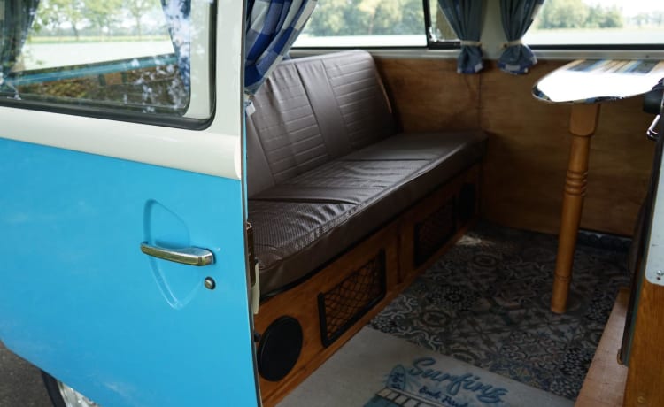 da's Toppy – 2p Volkswagen T2 B campervan uit 1977