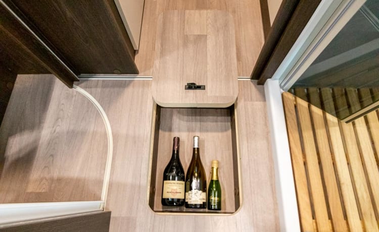 RILex – Spiksplinternieuwe (2023) gezinsmobilhome voor 4 personen, luxe Benimar.