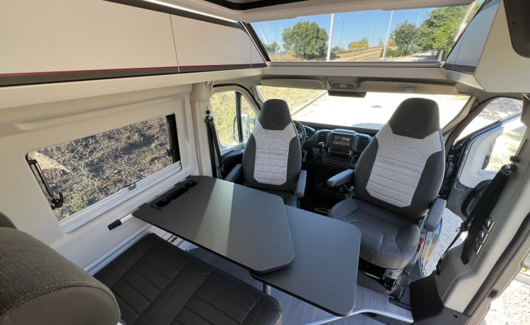 Adria – Camping-car Adria SuperDeLuxe 4 personnes (2024) à Madrid