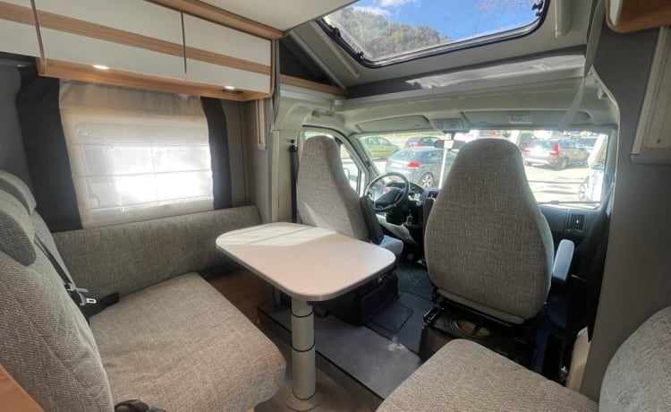 RoadCamper – 4p Dethleffs semi-integrated uit 2024