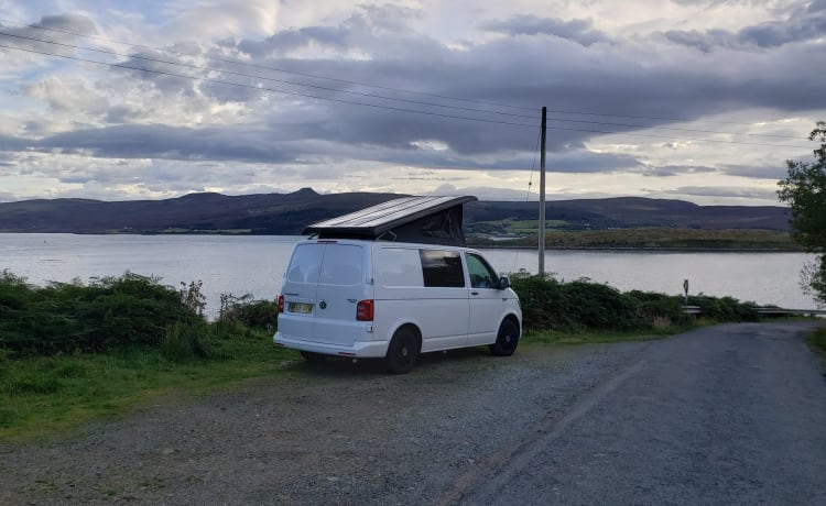 SCOTTISH EXPLORER T6 – VW POP TOP CAMPER 4 BERTH