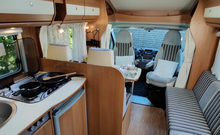 Beautiful, spacious and very nice camper for 2-4 people