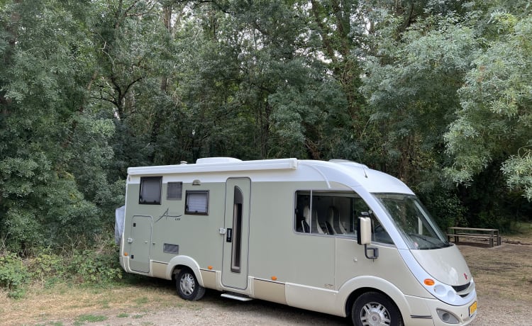 Ruime Luxe Camper 4/5p | pk's 170 |dwarsbed & hefbed|complete  inventaris 