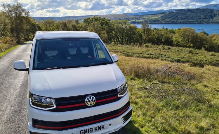 Wallace – VW T6 Camper mit 4 Schlafplätzen in Derbyshire