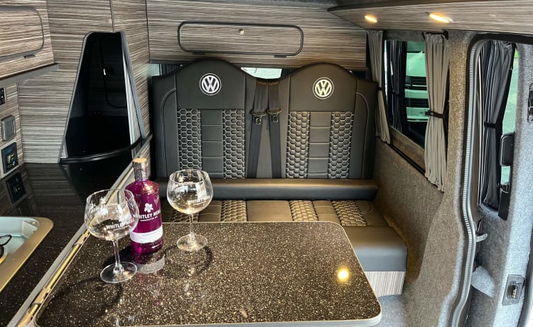 Angus – Luxury VW T6 Campervan Conversion