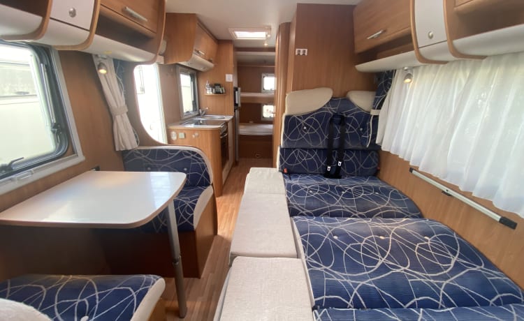 Cel4night – 7-seater overcab motorhome