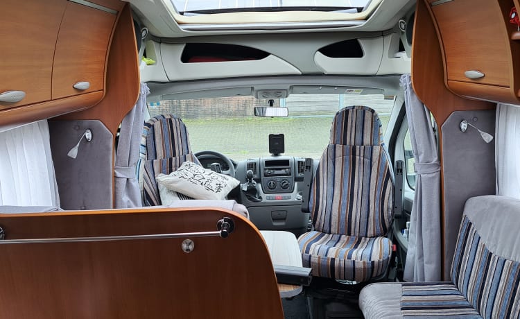 Heerlijke ruime camper voorzien van veel luxe/ comfort.